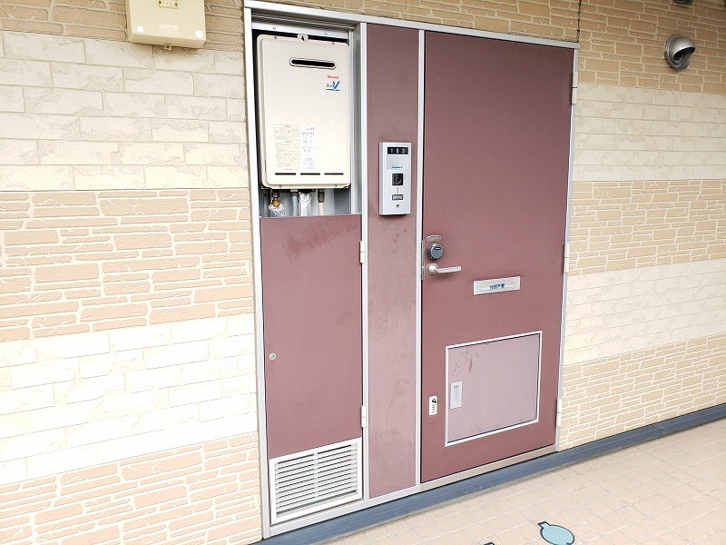 レオパレスインターハイツ 玄関