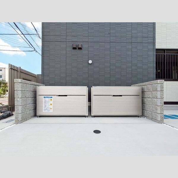 ノーブルパレス305号室 ゴミストッカー