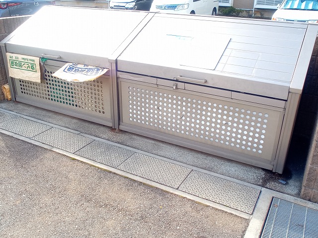 レオパレス旭ヒルズⅡ111号室 駐輪場