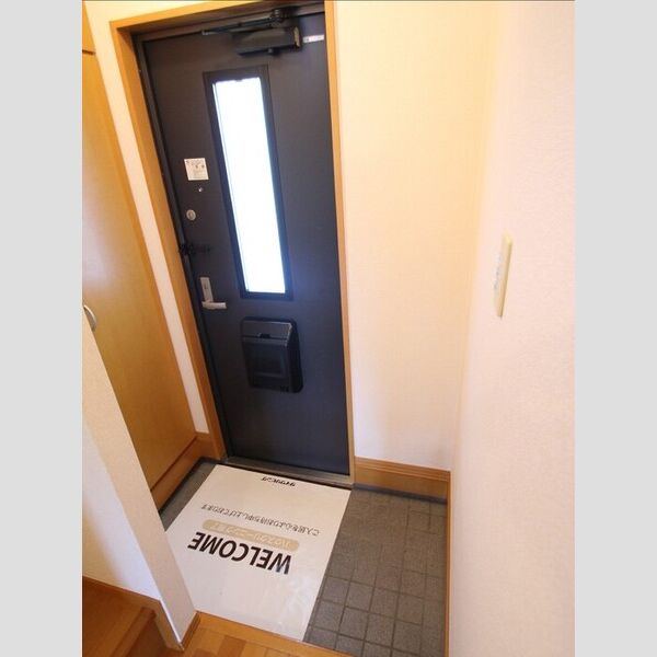 Green Forest聖蹟E102号室 玄関