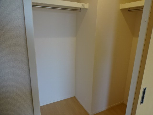 アローネ浅草 クローゼット