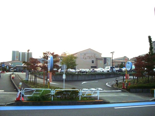 ベリタ 三井アウトレットパーク多摩南大沢まで1,405ｍ