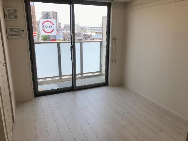 クレスト　タイガー 室内