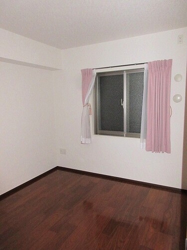 ライオンズ茅ヶ崎ザ・アイランズⅠ街区8階 洋室　約6.2畳　※2021年11月の写真