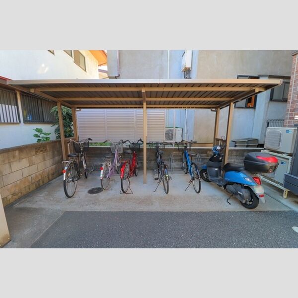 メイプルスタジオ202号室 駐輪場