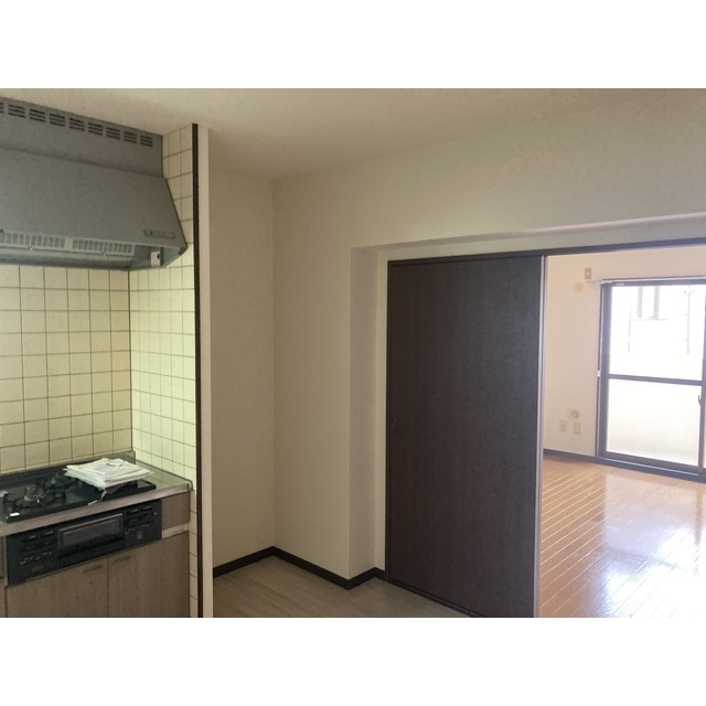 エンブレム202号室 内観