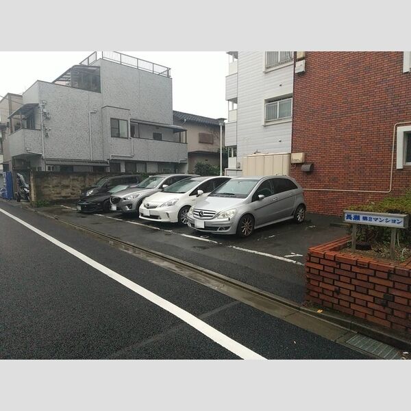 長瀬第二マンション 駐車場