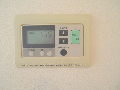 新宿区左門町戸建 キッチン・リビング床暖房設備