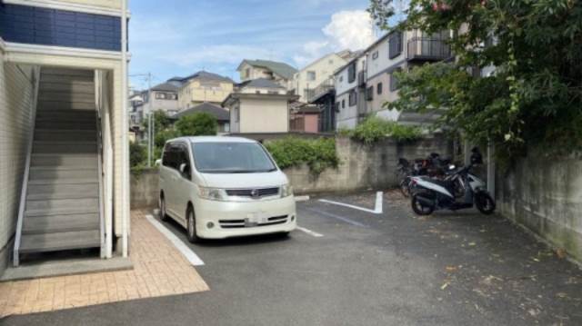 鶴新ハイツ 駐車場