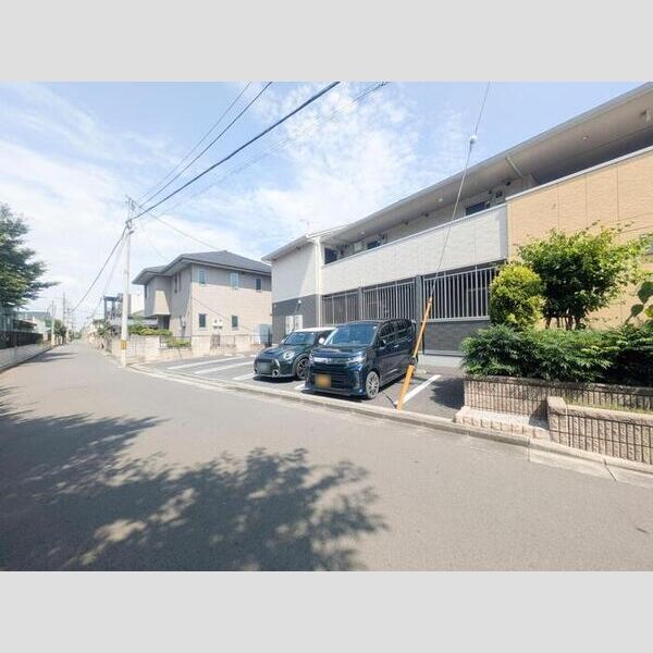 My Coronet　A 駐車場