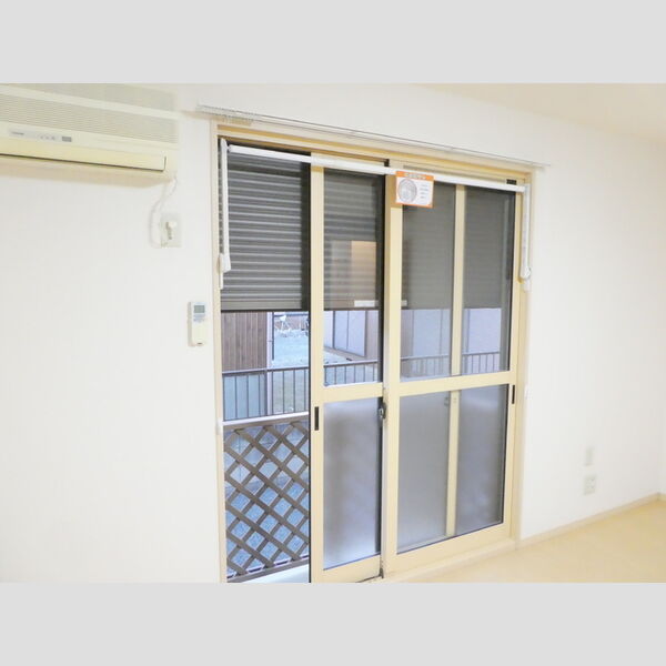 ベルデュール102号室 シャッター雨戸