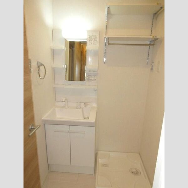 アンジュール坂下 洗髪洗面化粧台と洗濯機置き場