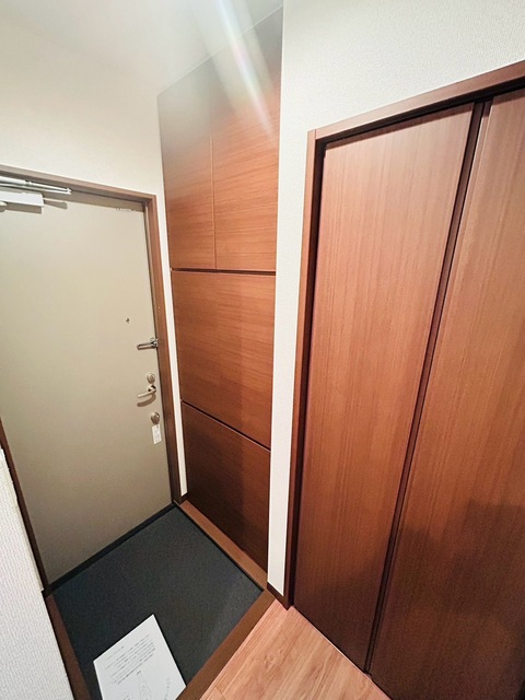 フェルス西小路1F号室 玄関