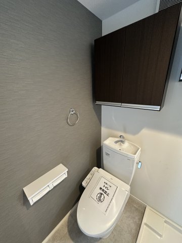 ベイルーム中央林間 温水洗浄便座付き＆便利な収納付きです♪