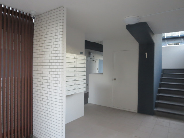 ユーコート日吉B103号室 A棟側エントランス