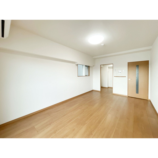 アーバハイツ六町環七北通り0504号室 リビング