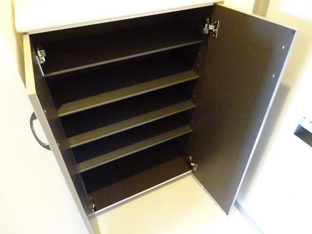 グレイスワン302号室 下駄箱（イメージ）