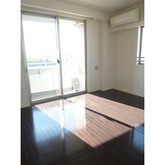 エルフラット鶯谷 リビング