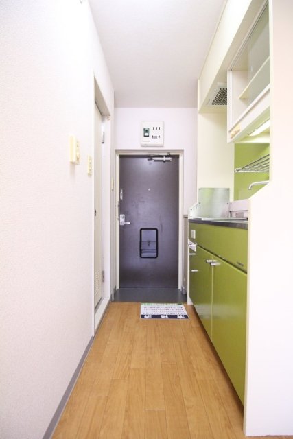 ハイタウン明大前2階 玄関