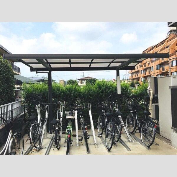 ラウレア 駐輪場