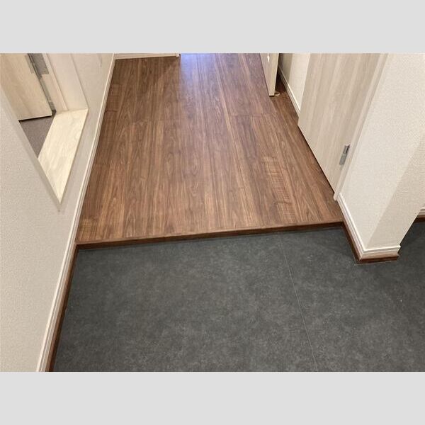 リーブルファイン成城学園前204号室 玄関