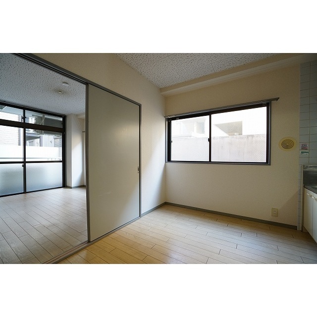 プロヴィデンス秀洋0101号室 リビング