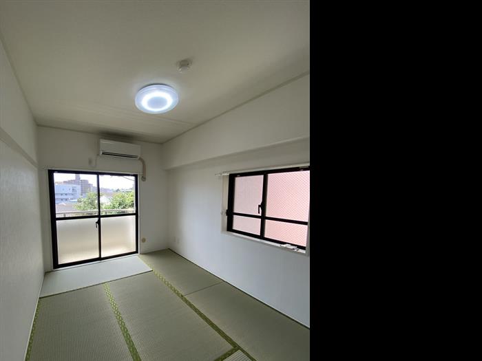 ロイヤルフラット野毛山弐番館 リビング