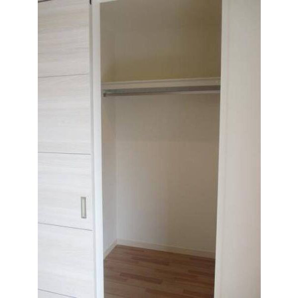 メゾン　サイム 収納