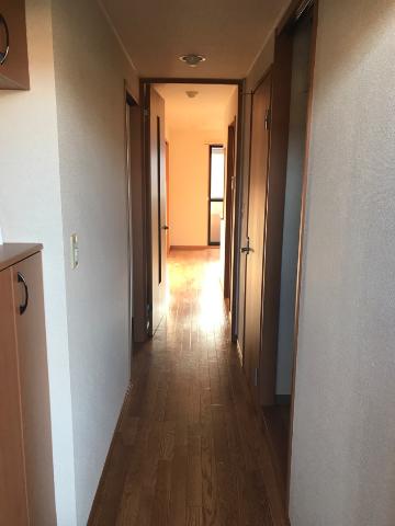 ガーデンヒルズNAKAYAMA壱番館 玄関～廊下