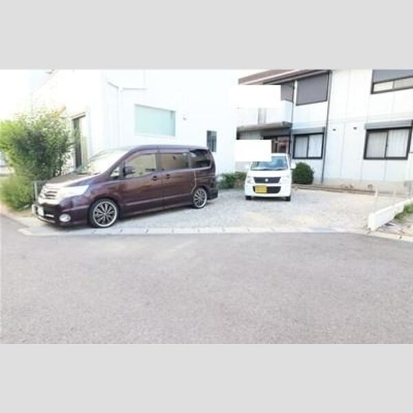 インペリアルヒルズ　Ⅱ101号室 駐車場