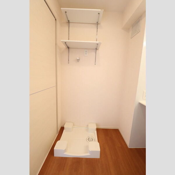 グランデファーレ仲町台302号室 洗濯機置き場