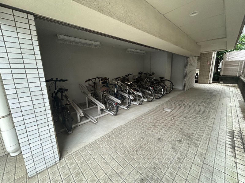 ブライズ西荻窪 駐輪場