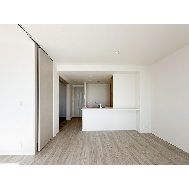 ザ・ケンジントン・レジデンス上池台0301号室 リビングダイニング