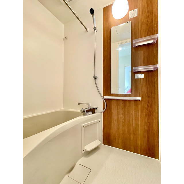 モナ・ローベル203号室 ☆バス