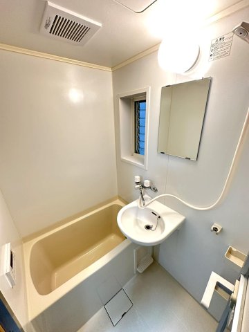 板橋区若木3丁目 給湯器、浴室換気扇、照明、鏡　新品