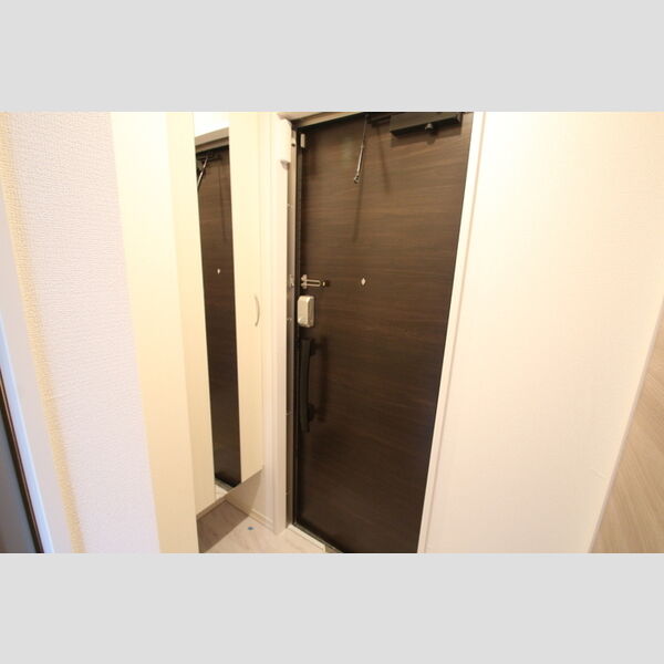 アヴァンス東日暮里203号室 玄関