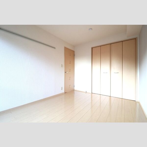 リビングタウン上野台　B202号室 南側洋室