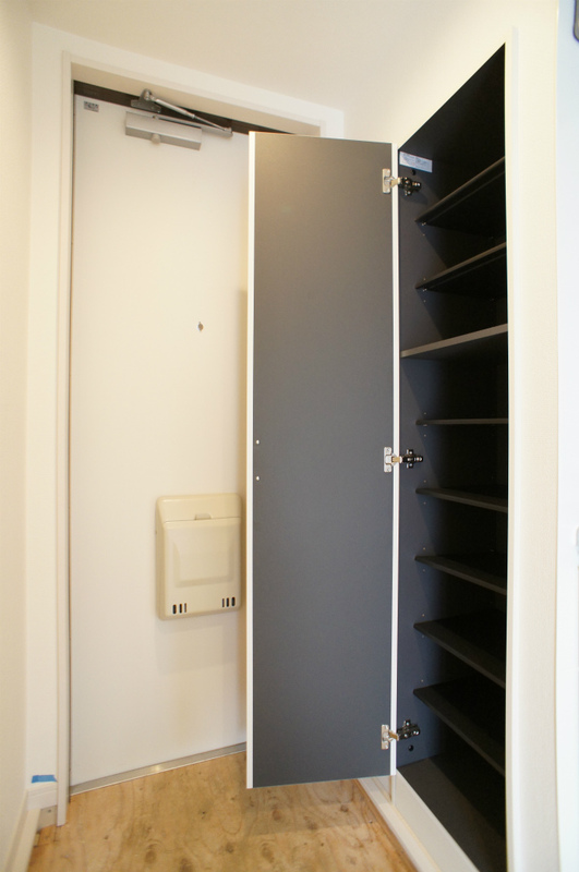 リブリ・アビタシオン1階 玄関