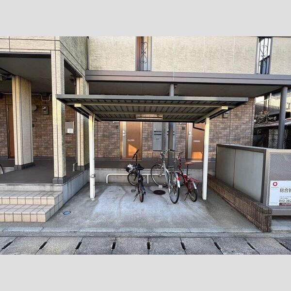 モナリエ稲荷町203号室 駐輪場