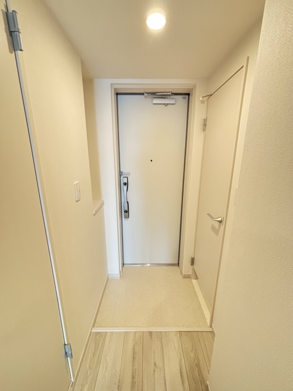 リブリ・高野1階 玄関