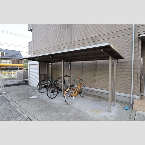 リヴェール星久喜105号室 駐輪場