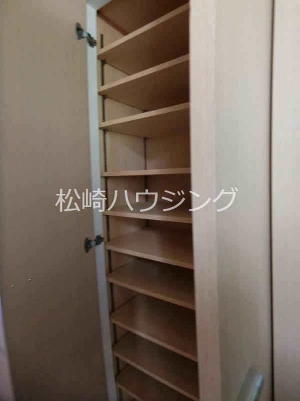 ファインクレスト新井 玄関