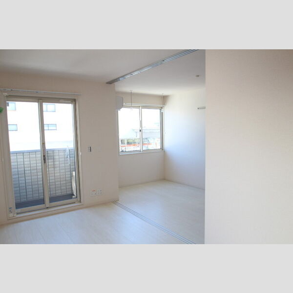 ラピュタ　ウイングス205号室 洋室には室内物干金物が付いています!