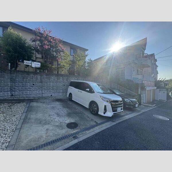 メゾンドール高野Ⅱ 駐車場
