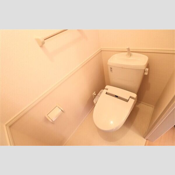 フルール・ド・スリジェ201号室 温水洗浄暖房便座トイレ