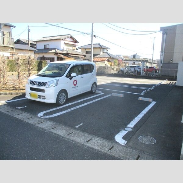 ラ・レアール・パス203号室 駐車場