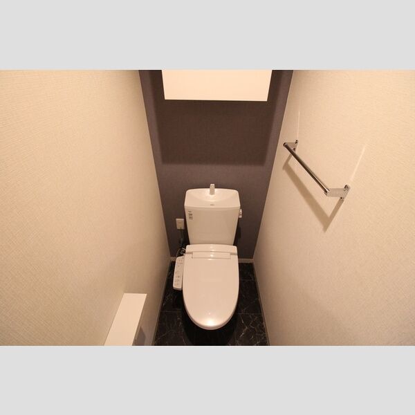 ベイサイドヒルズ関内302号室 温水洗浄便座