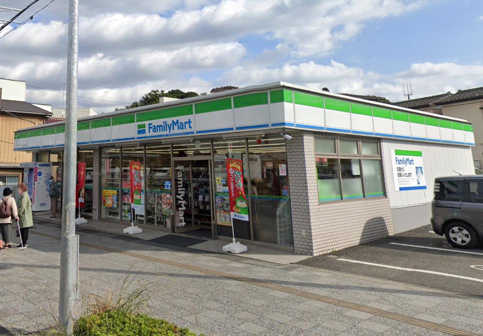 グリーンヒルズ鍛冶ヶ谷 【コンビニエンスストア】ファミリーマート 栄スポーツセンター店まで1244ｍ