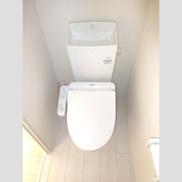 アンジュール氷川台101号室 トイレ温水洗浄便座