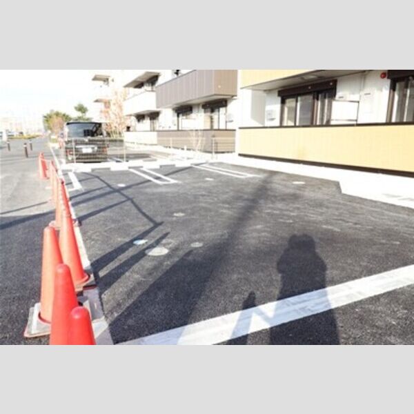 Noble Ferro C棟202号室 駐車場